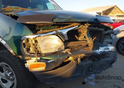 2000 Ford Expedition Xlt z USA, uszkodzony, nr VIN 1FMRU1561YLB60330